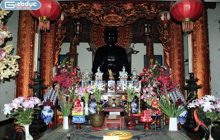Những người dân lễ chùa Ngũ Xã chẳng mấy ai biết rằng trong chùa có một báu vật mà không ngôi chùa nào khác ở Hà Nội nói riêng và ở Việt Nam nói chung có được